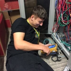 Cabling Engineer Testing Network- Cabledan